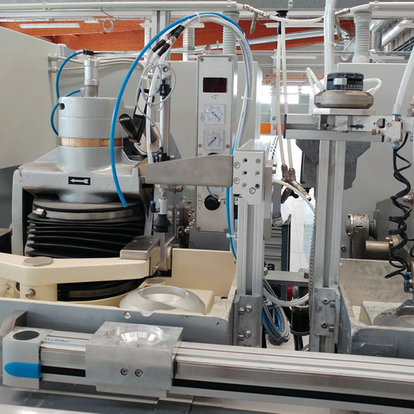 Revamping lavorazioni superficiali per lenti ottiche. Rifacimento dell’impianto pneumatico e revisione generale meccanica con riverniciatura completa Image